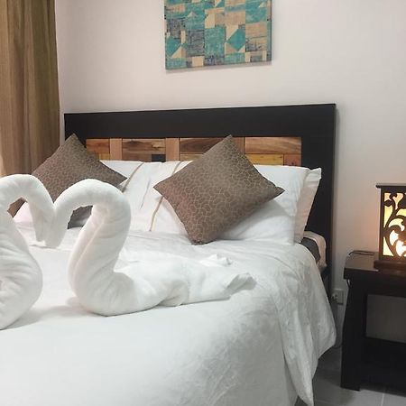 Aaa Condominium Tagaytay City Esterno foto